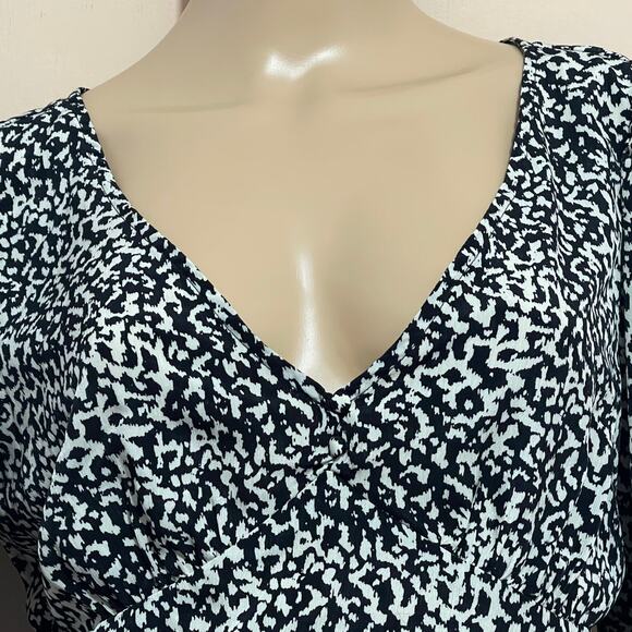 Lucy Paris Izzy Smocked Blouse Top Deep V-Neck, Black & White Print M| Chic - Picture 3 of 13